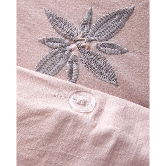 UO Embroidered Cross-Dyed Duvet Cover - Picture 8 of 9